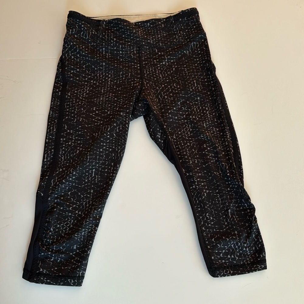 Lululemon crops, size 6, EUC